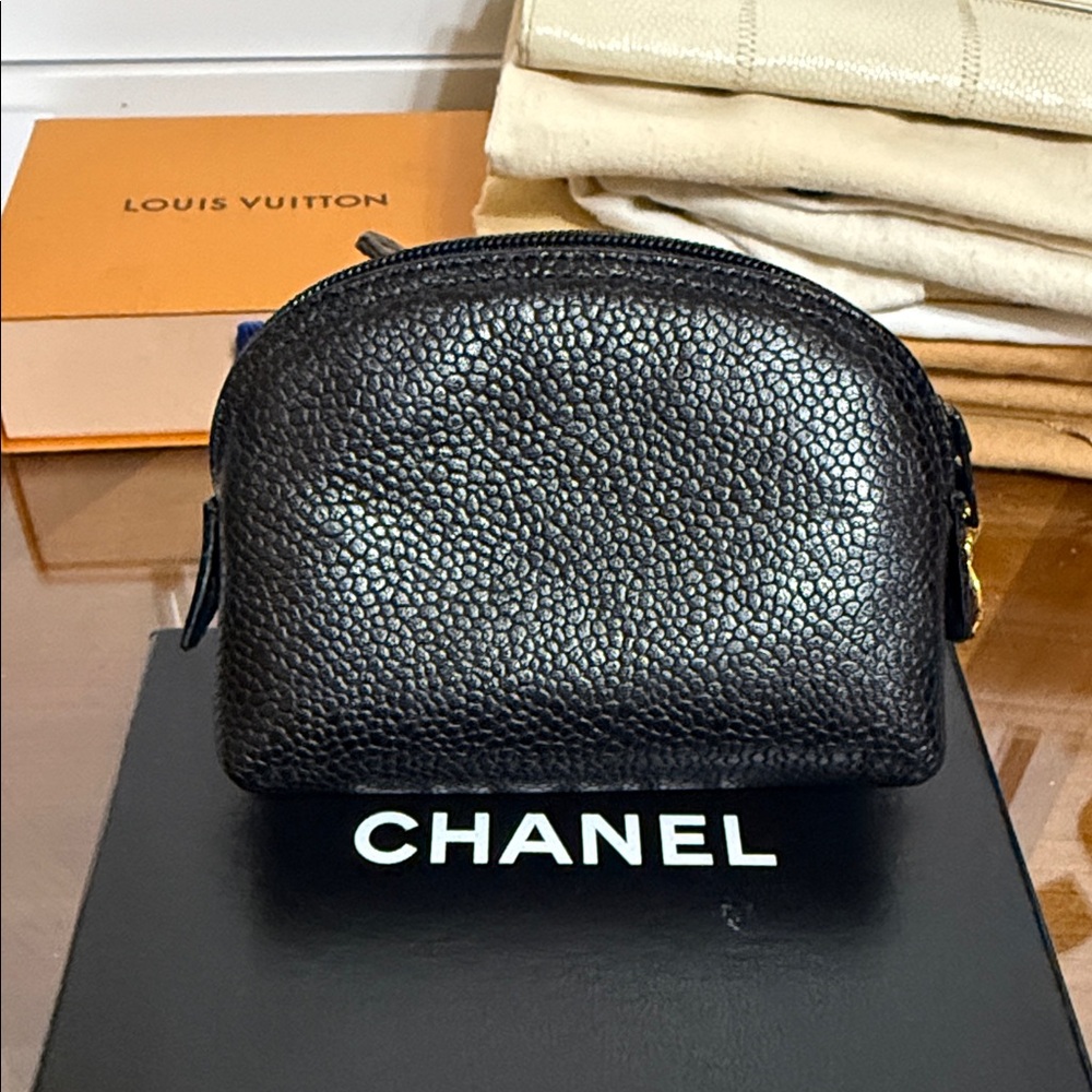 CHANEL Black Grained Leather Cosmetic Case - Picture 2 of 9